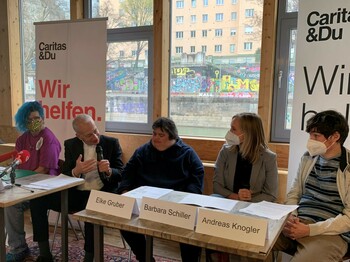 Caritas Präsident stellt gemeinsam mit 3 Interessenvertreter*innen und Caritas-Projektleiterin Barbara Schiller die Ergebnisse der Umfrage zu Inklusion am Arbeitsmarkt vor.