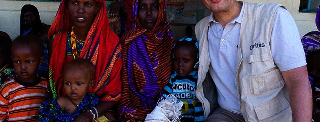 Gruppenfoto Frauen und Kinder und Auslandshilfechef Christoph Schweifer