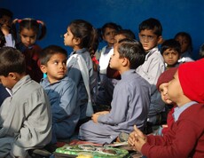 Schulbildung und Zukunft für Kinder in Karachi Pakistan