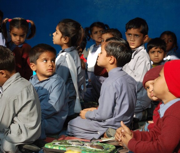 Schulbildung und Zukunft für Kinder in Karachi Pakistan