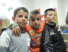 Kinder im Straßenkinderzentrum Haus Eden in Tirana Albanien