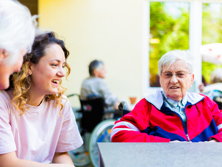 Austausch zwischen Senior*innen und Freiwilliger