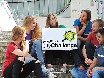 Jugendliche mit cityChallenge Logo